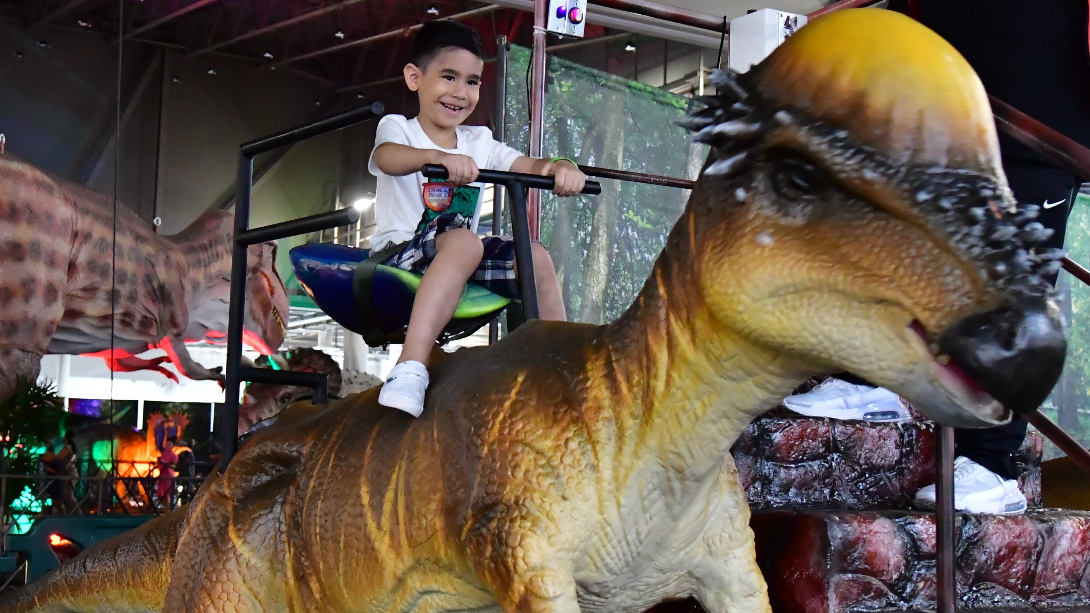 Jurassic Quest - Tyson the T.rex and Prehistoric Nick meet, not